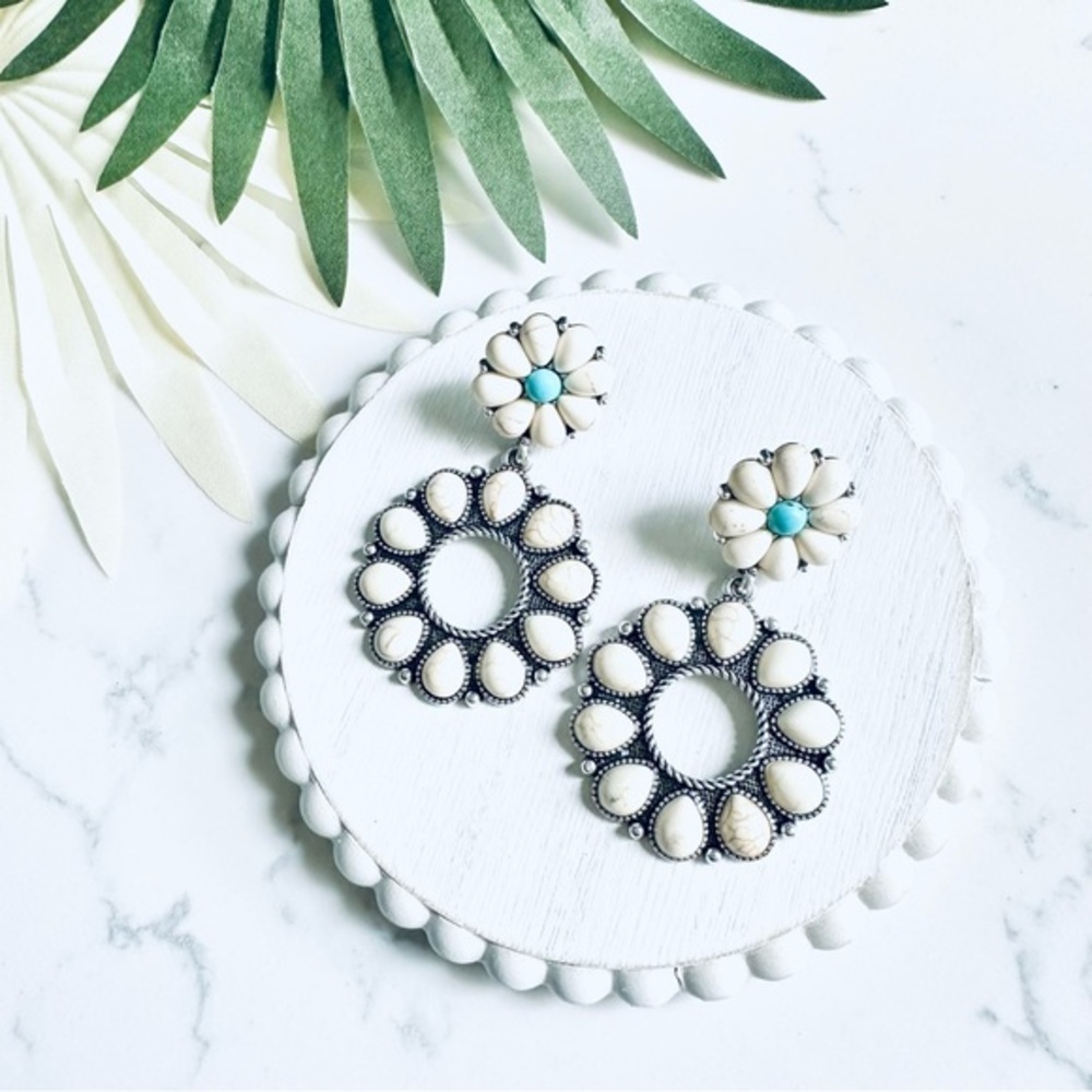 2/$30🌵 Cream Turquoise Flower Stone Earrings Boho Squash Blossom